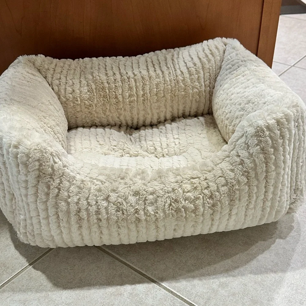 Hello Doggie Cozy Cream Pet Bed
